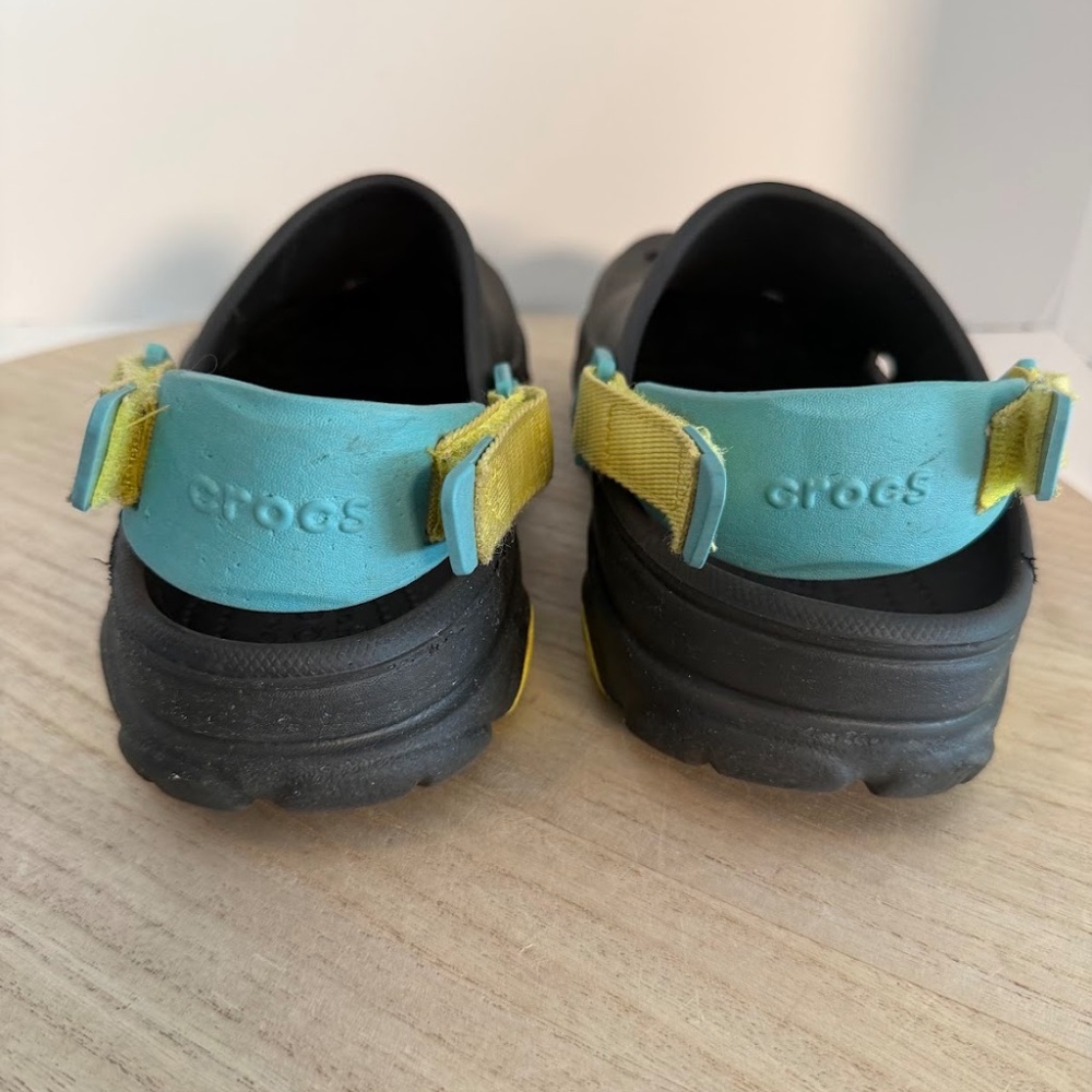 Crocs Classic Clogs Black w/ Teal & Yellow Heel Strap Unisex Size M8 W10 - Picture 4 of 8